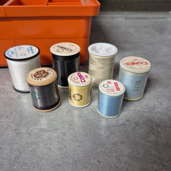 Vintage Tupperware Tuppercraft Stow N Go Sewing Box and Gutermann Thread Lot - Picture 8 of 15